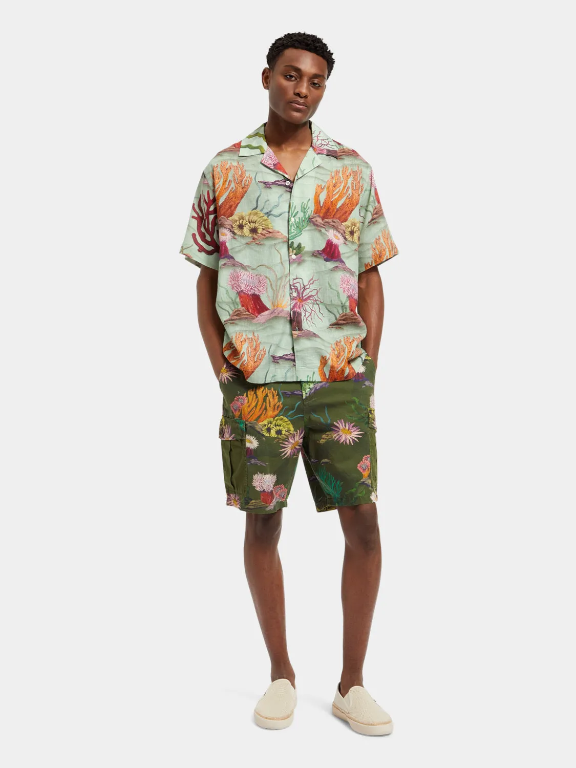 Printed cargo shorts