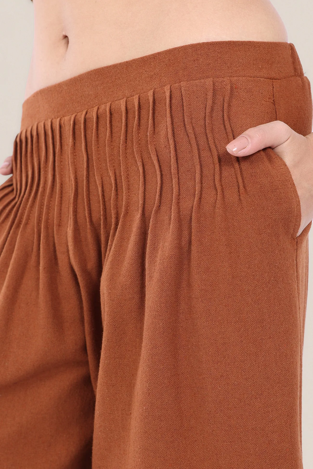 Wide legged pants with tiny front pleats