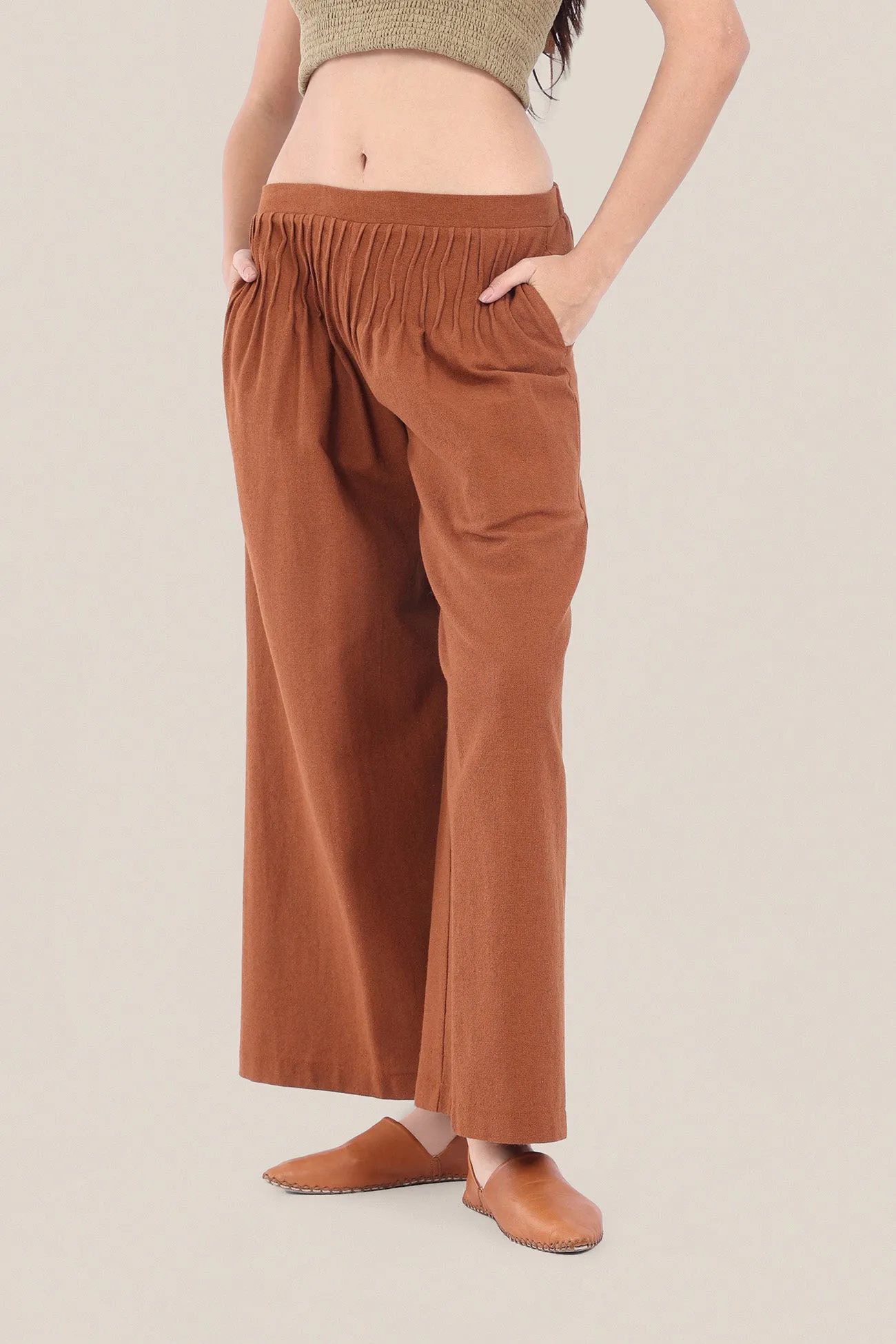 Wide legged pants with tiny front pleats