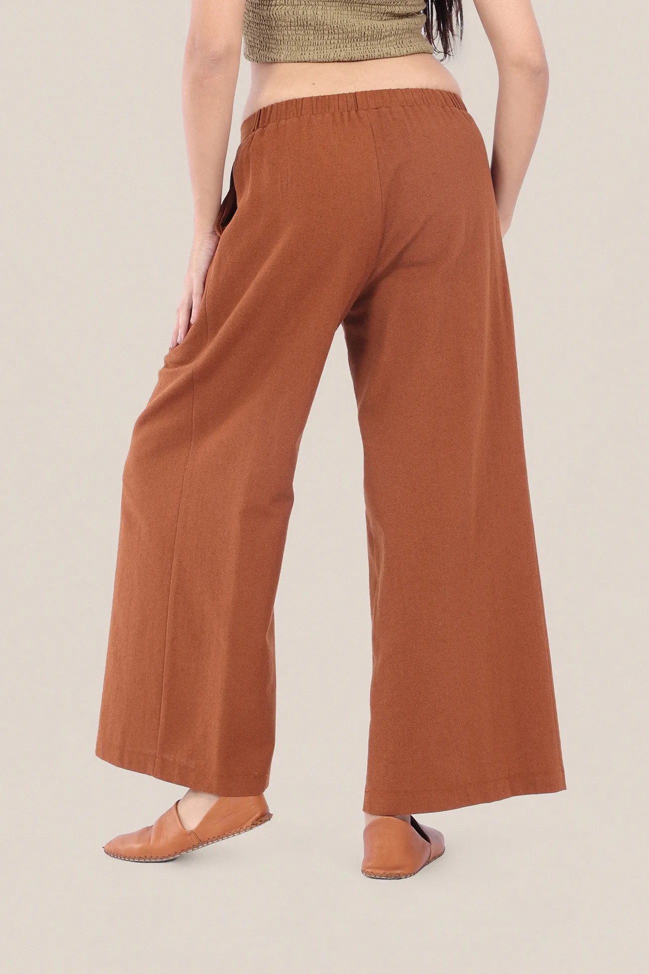 Wide legged pants with tiny front pleats