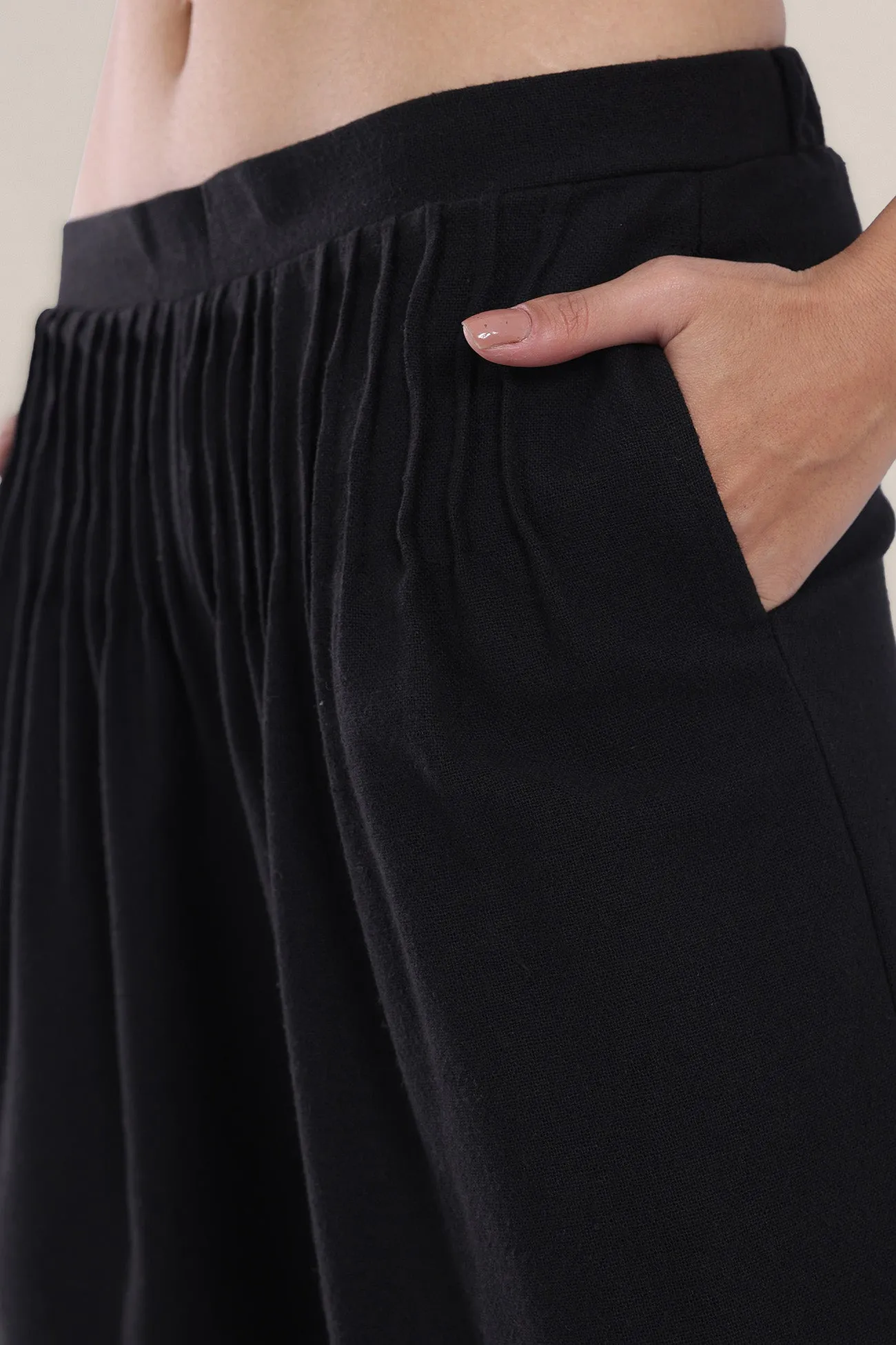 Wide legged pants with tiny front pleats